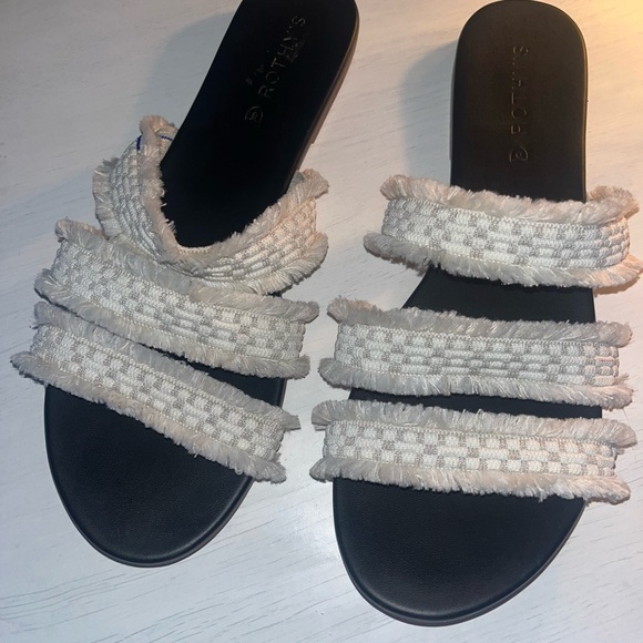 Rothy’s seashell fringe sandals - Picture 2 of 4